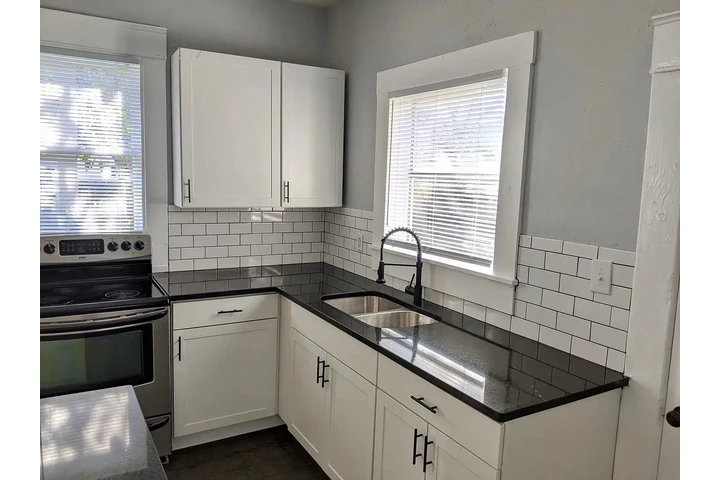 $1000 : Fully renovated updated 3 home image 3