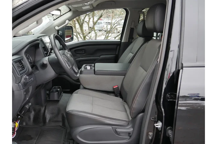 $28986 : Nissan Titan 2021 4x4 S 4dr image 3