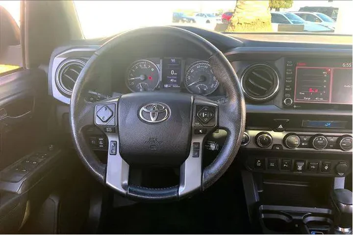 $39985 : Toyota Tacoma 2021 4x4 TRD O image 5