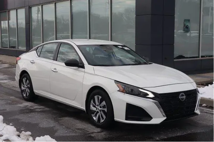 $20594 : Nissan Altima 2025 2.5 S 4dr image 2