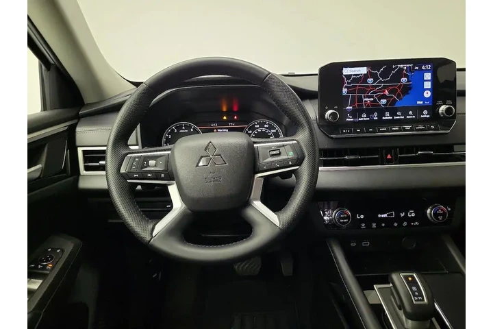 $26998 : Mitsubishi Outlander 2024 SE image 10
