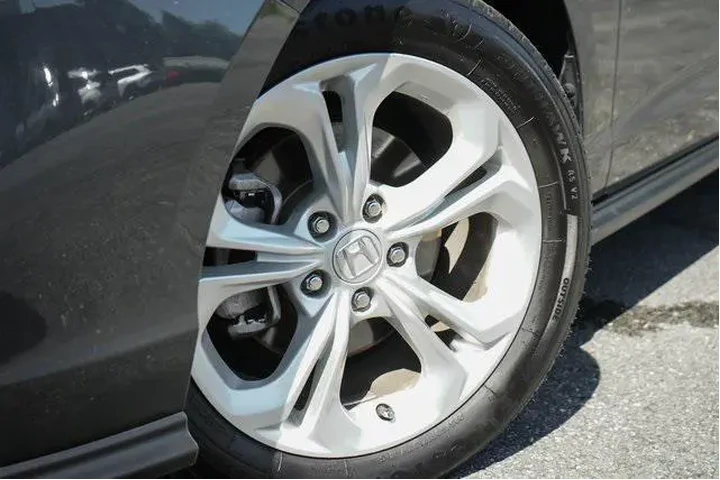 $23865 : Honda Accord 2023 LX 4dr Sed image 2