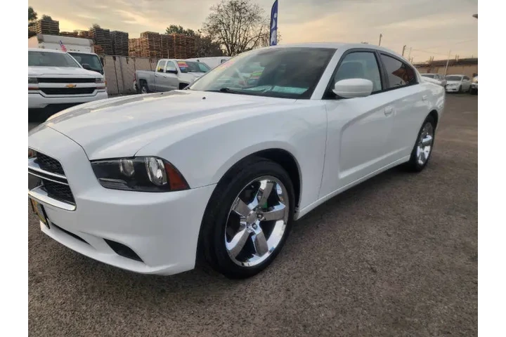 $10599 : 2013 Charger SE image 10