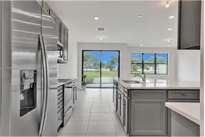 $4100 : Rental property with 3 bedro image 8