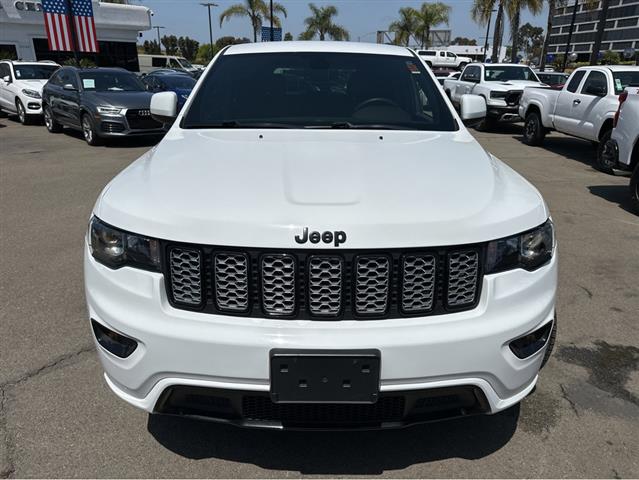 $22997 : 2018 Grand Cherokee Altitude image 3