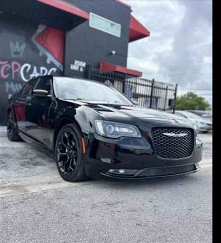 $17900 : Chrysler 300 image 10