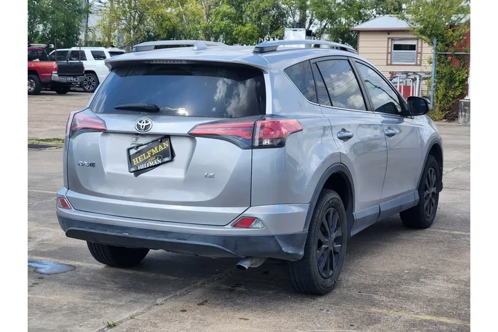 Toyota RAV4 2017 LE 4dr SUV image 3