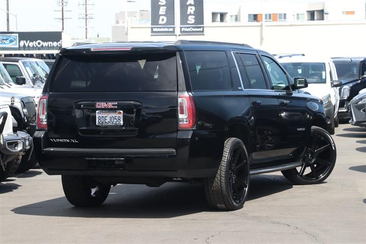 2018 Yukon XL SLT image 3