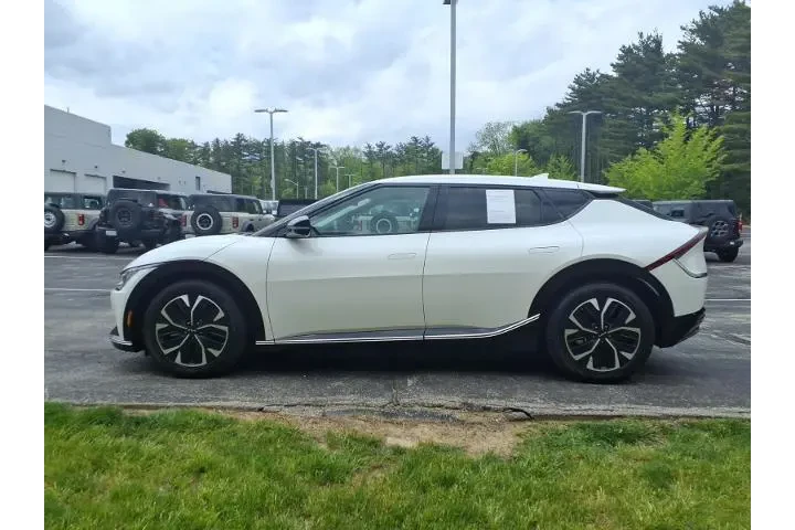 $26766 : Kia EV6 2024 AWD Wind 4dr Cr image 6