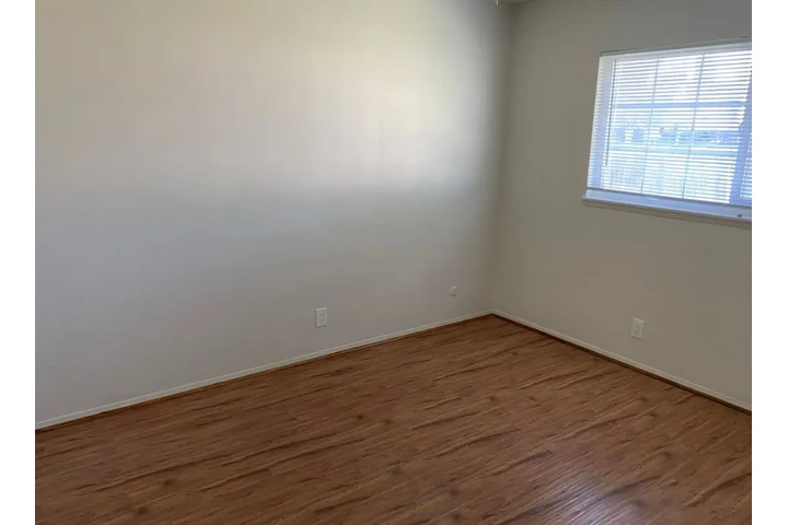 $2450 : 3 Bed 2Bath Home in Montebello image 5