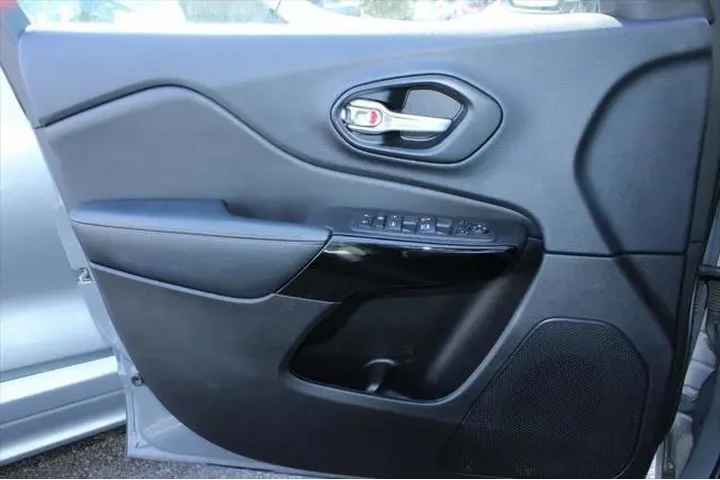 $21795 : Jeep Cherokee 2023 4x4 Altit image 5