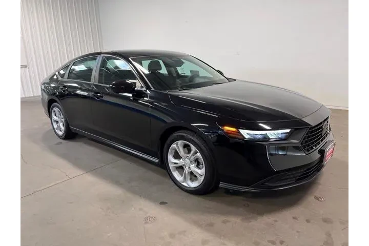 $23987 : Honda Accord 2023 LX 4dr Sed image 1
