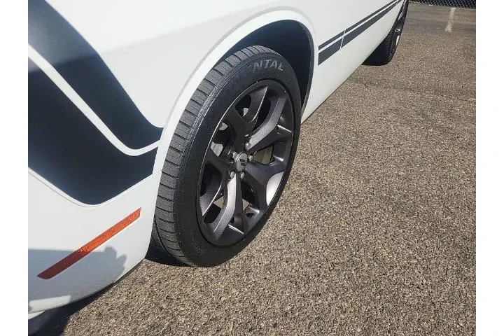 $18491 : Dodge Challenger 2017 SXT 2d image 7