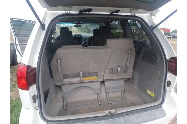 $3995 : 2005 Sienna LE 7 Passenger image 7