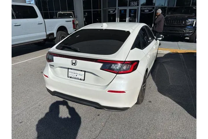 $21683 : Honda Civic 2024 LX 4dr Hatc image 4