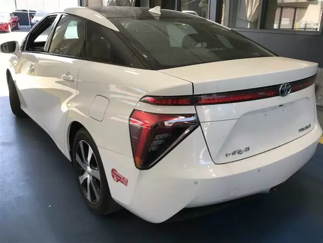 $4500 : 2017 Toyota Mirai Sedan 4D image 2