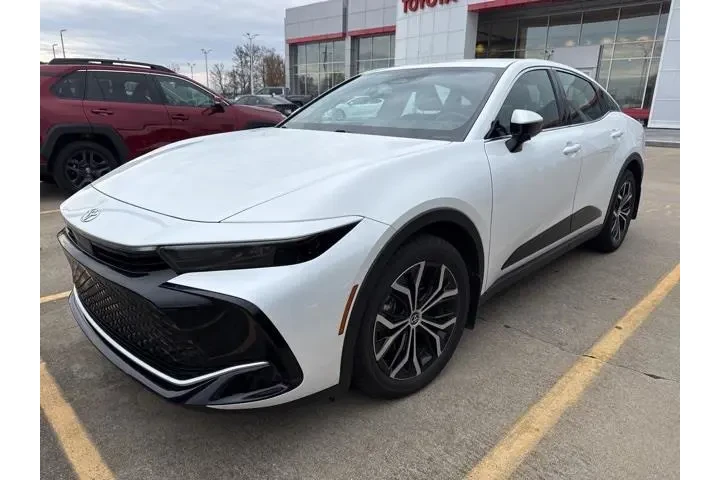 $35933 : Toyota Crown 2023 AWD XLE 4d image 1