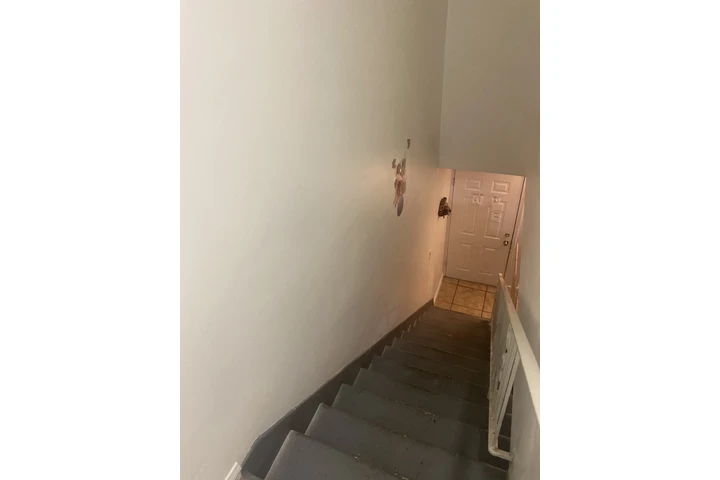 $1000 : Se renta cuarto en maywood image 3