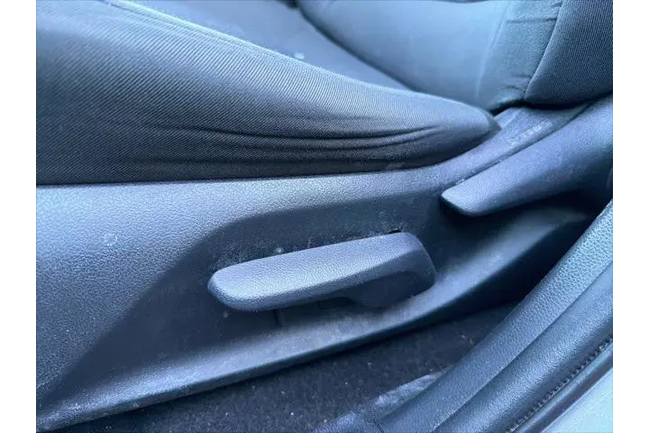 $20330 : Toyota RAV4 2021 LE 4dr SUV image 9