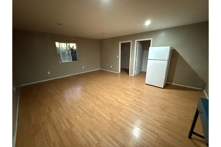 $800 : Cuartos y master room de renta image 2