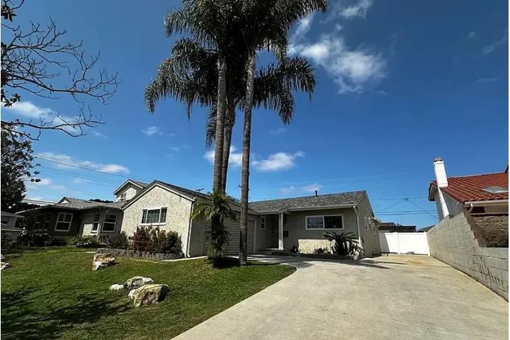 $2450 : 3 💢Beautiful casa🎄4Baths🌲 image 1