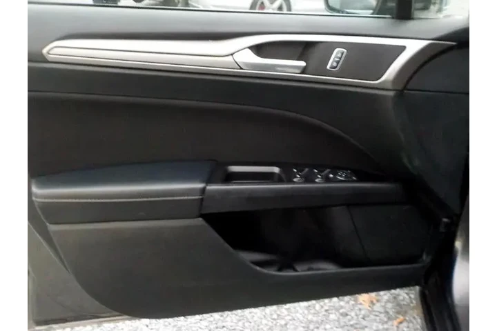 $8419 : 2017 Fusion SE image 9