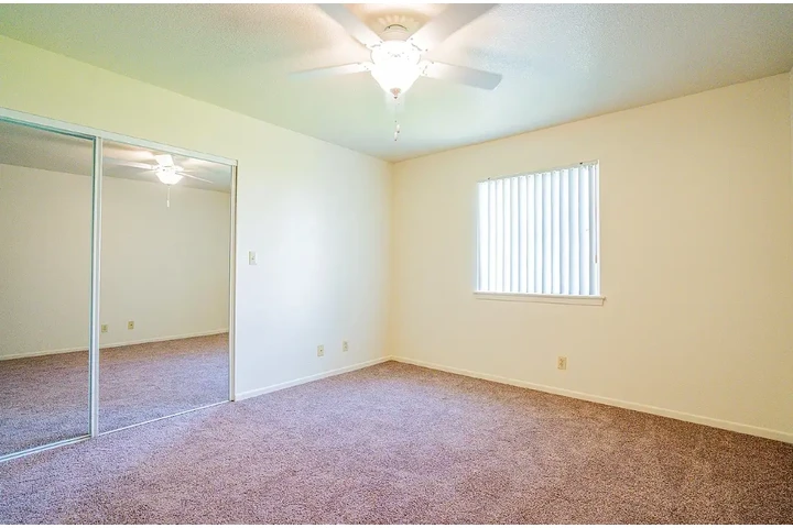 $2500 : 3 bedroom apartment image 6