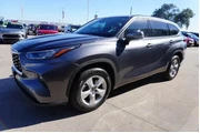 $25988 : Toyota Highlander 2020 LE 4d thumbnail