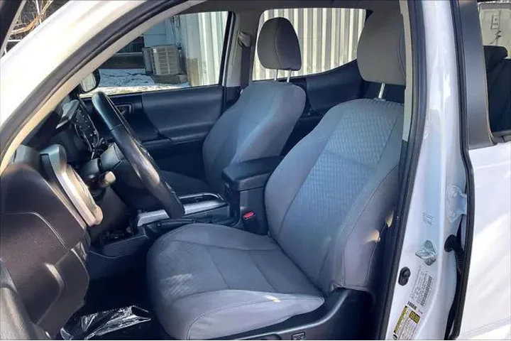 $28428 : Toyota Tacoma 2022 4x2 SR5 V image 6