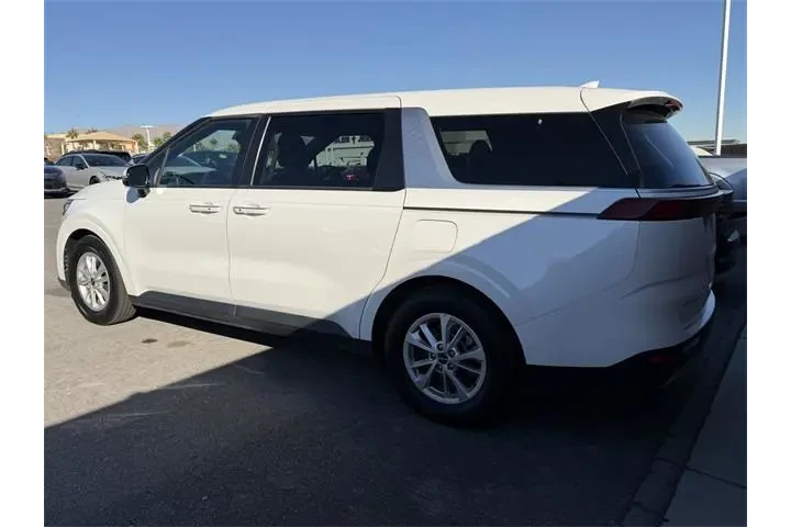 $27588 : Kia Carnival 2022 LX 4dr Min image 4