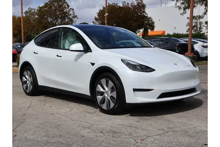 $35990 : Tesla Model Y 2024 AWD Long image 2