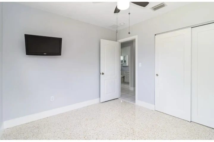 $2500 : 3Bed Home available in Miami image 8