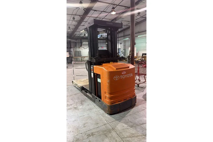 $8900 : Forklift Eléctrico Toyota image 2