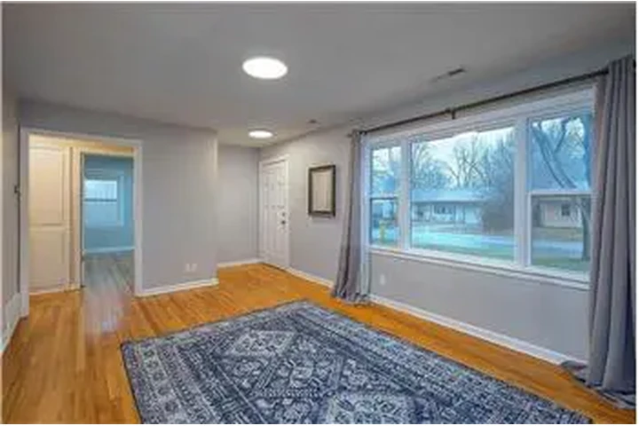 $950 : Rental property with 2 bedro image 5