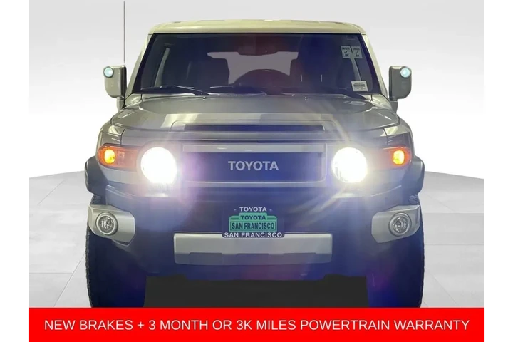 $28988 : 2012 FJ Cruiser 4WD 4dr Auto image 8