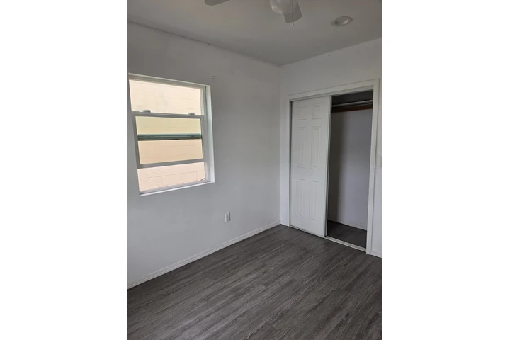$875 : Se renta cuarto image 2