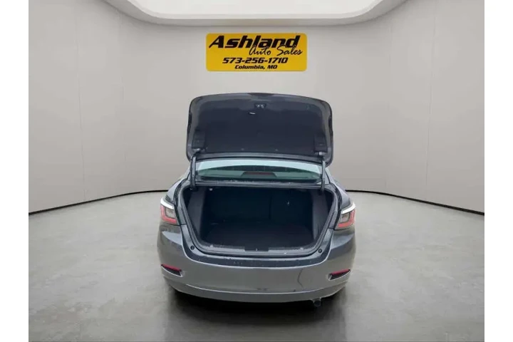 $10900 : 2019 Yaris LE image 10