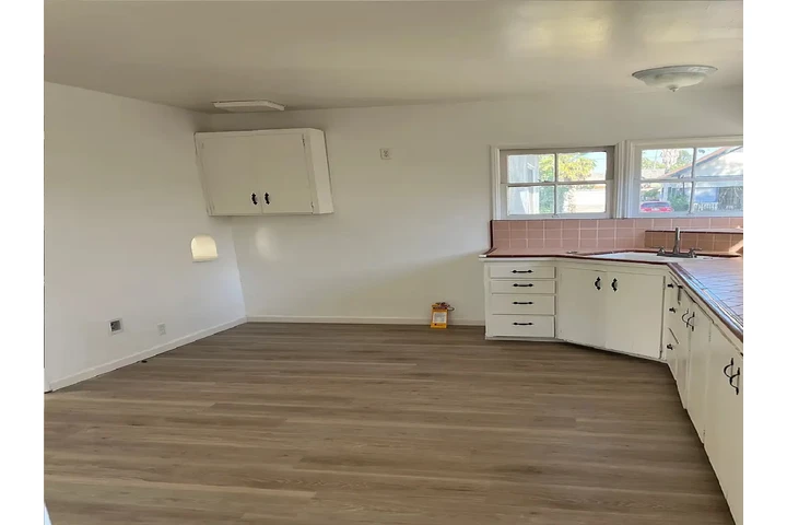 $980 : generous  2 bedrooms home image 2