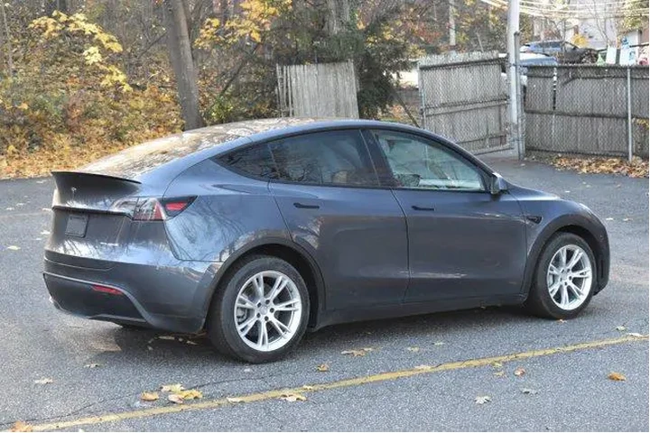 $20995 : Tesla Model Y 2021 AWD Long image 9