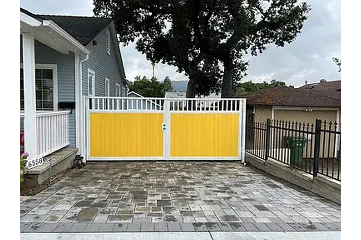$2500 : 3bed 3bath available now image 3