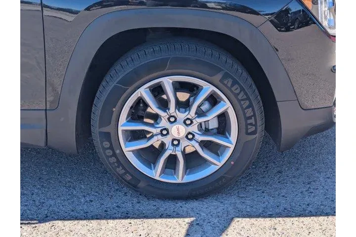 GMC Terrain 2024 AWD SLT 4dr image 9