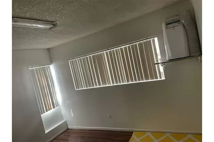 $980 : Cuarto en reseda image 3