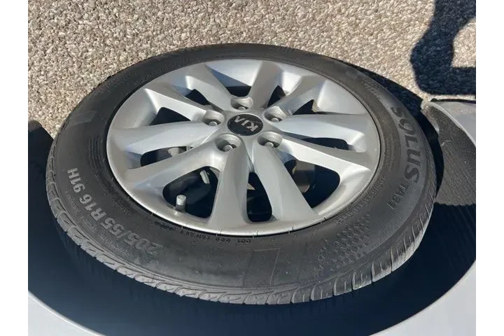 $11995 : Kia Forte5 2017 LX 4dr Hatch image 10