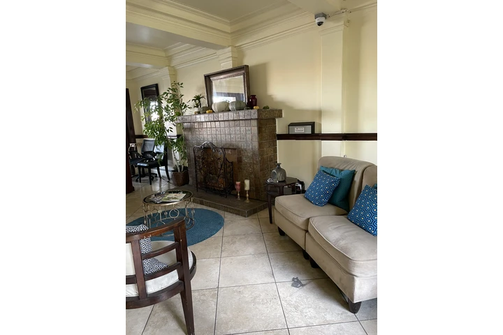 $1800 : Apartamento 1-Recámara USC image 1