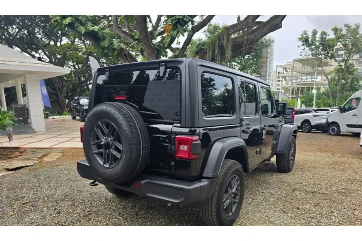 Black And White, only for Excl image 9