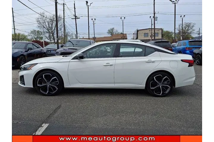 $21787 : Nissan Altima 2024 2.5 SR 4d image 2