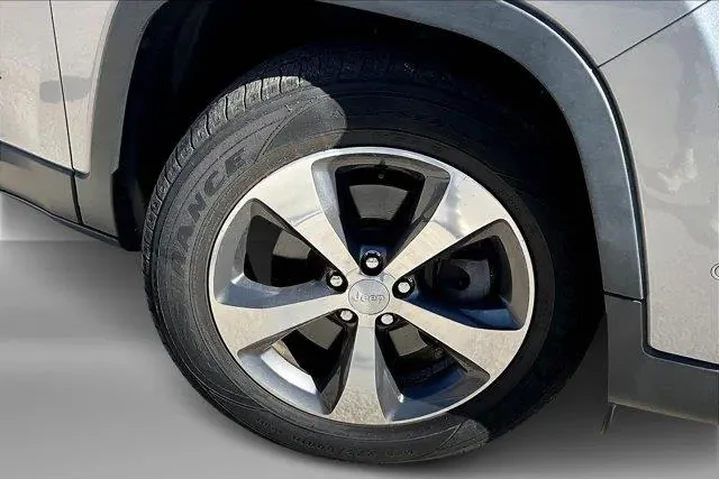 $20691 : Jeep Cherokee 2019 4x4 Limit image 9