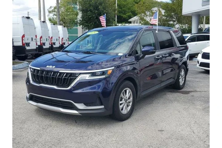 $29990 : Kia Carnival 2024 LX 4dr Min image 3