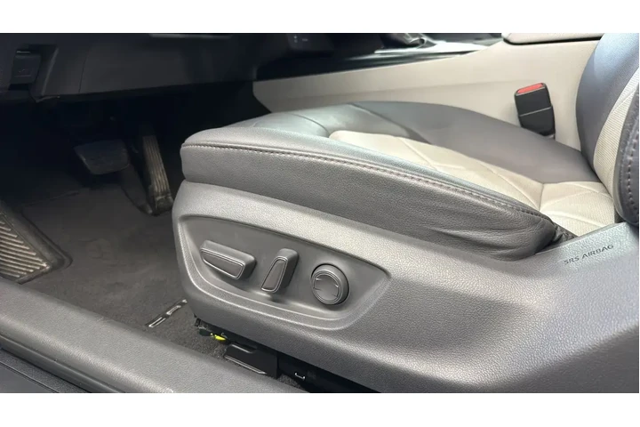 $17686 : Toyota Camry 2018 SE 4dr Sed image 10