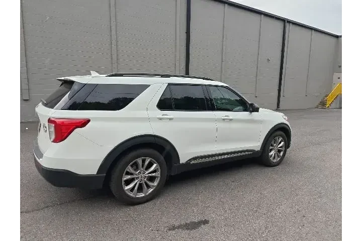 $29990 : Ford Explorer 2023 XLT 4dr S image 3
